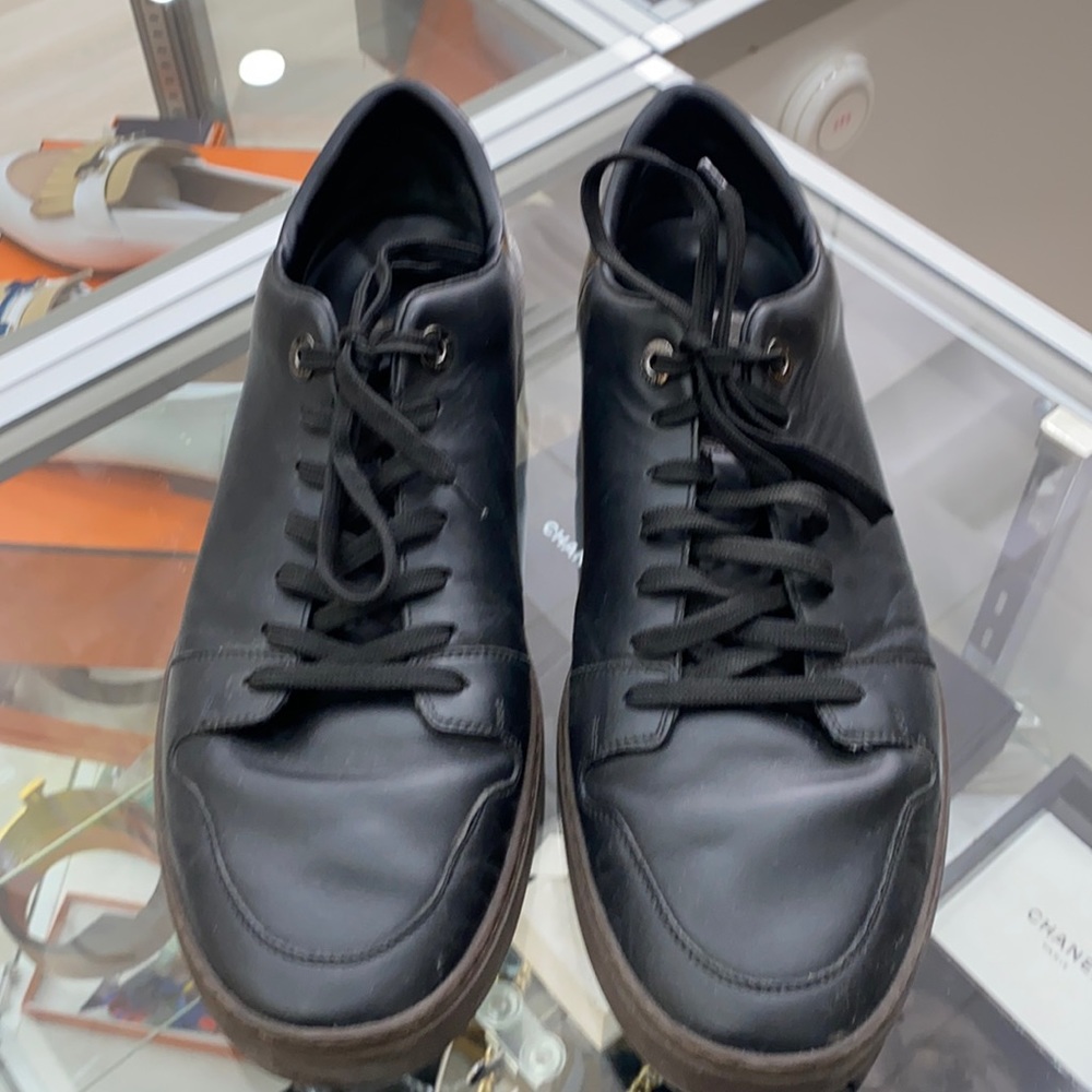 Louis Vuitton - Picture 1 of 6